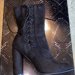 Cape Robin side lace bootie